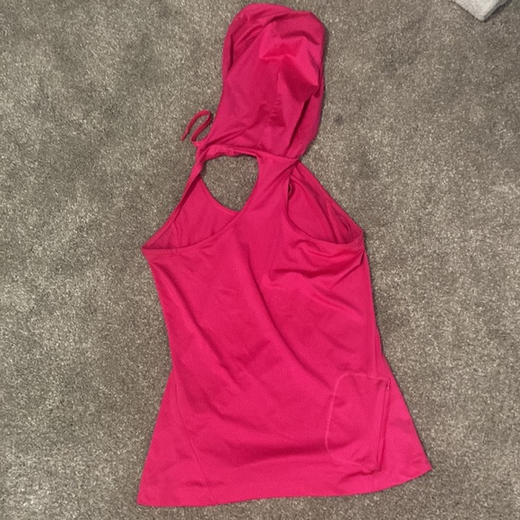 Cute pink workout tank with hood - Picture 4 of 5